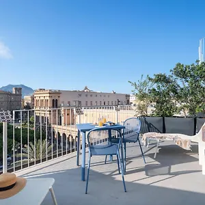 attico-37-queen-room-con-terrazza-privata.palermohotels.org/