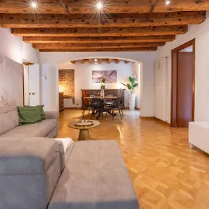 piazza-erbe-luxury-flat-2-rooms-120mq.hotelinveneto.com/